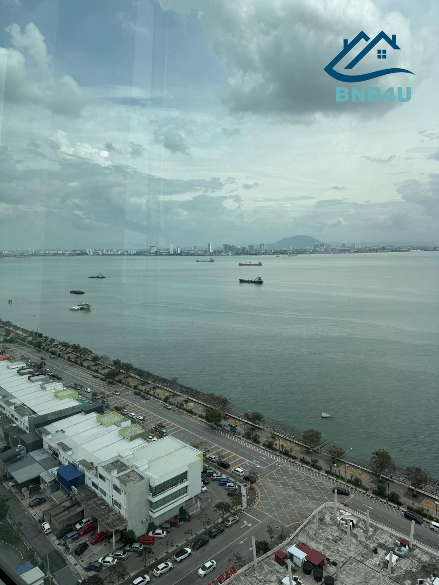 Duplex Seaview Comfort Stay In City By Iz George Town Exterior foto